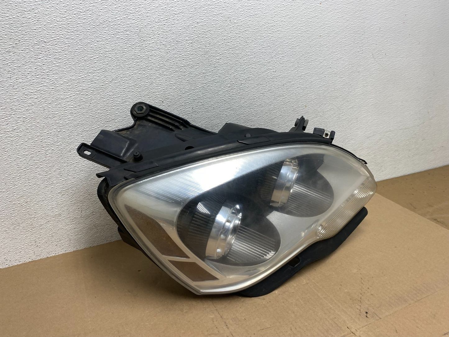 2007-2012 Gmc Acadia Xenon HID Headlight Right Passenger Side AE6661 DW2