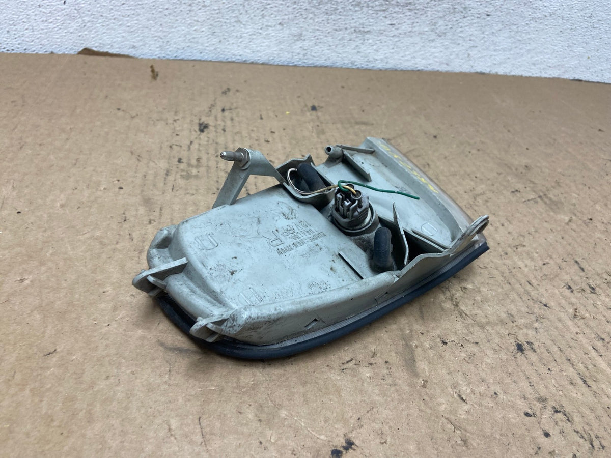 1992 to 1994 Toyota Camry Right Passenger RH Side Turn Signal AG2384 LK4