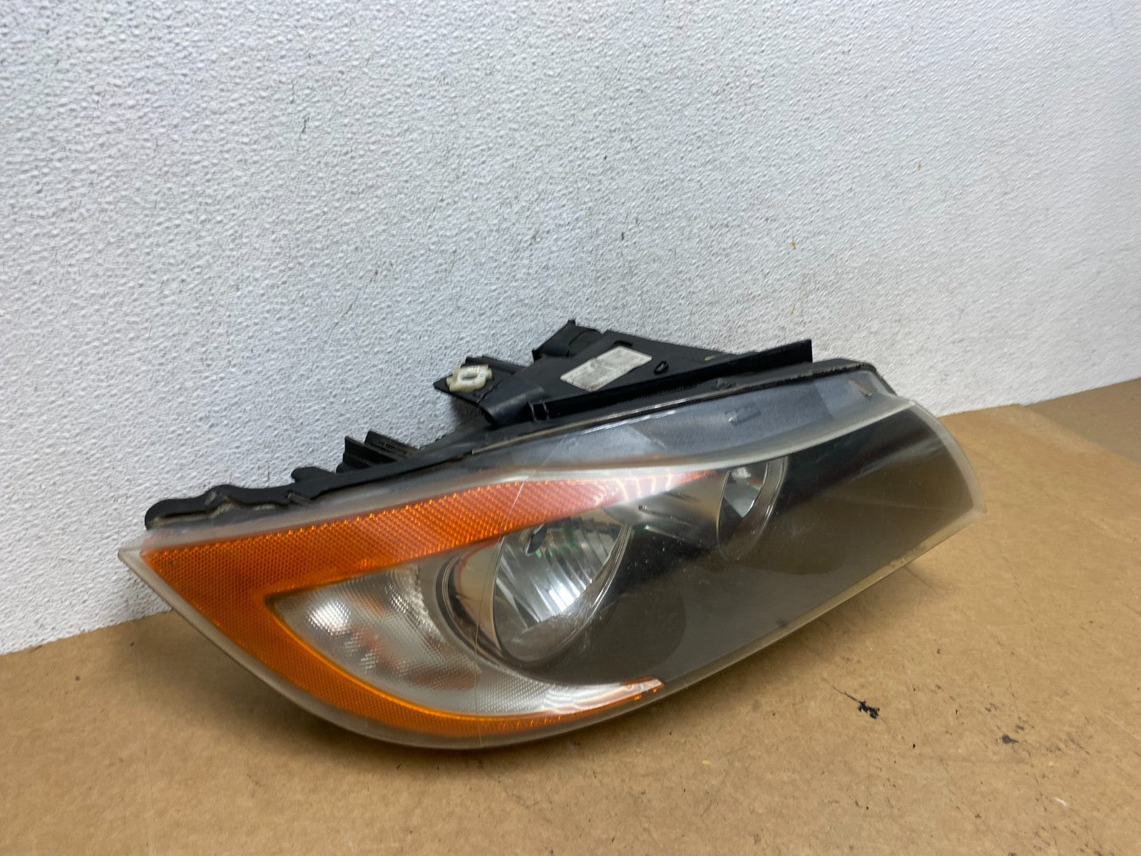 Halogen 2006 to 2008 BMW 3 Series Headlight Right Passenger Side AE3216 DW2