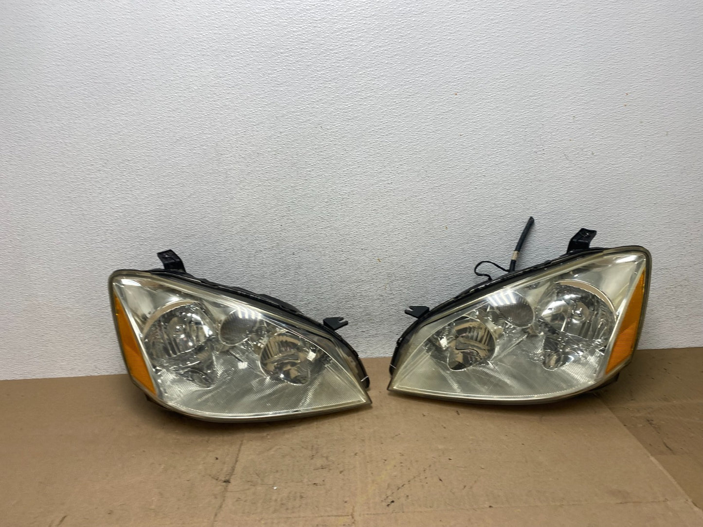 2002 to 2004 Nissan Altima Left+Right Side Set Halogen Headlights AE6886 DW0