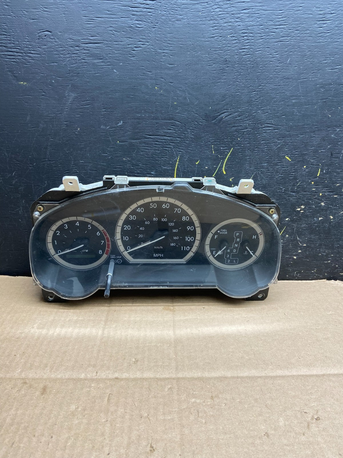 2004 2005 Toyota Sienna Speedometer Cluster Gauge Y2265 DG0