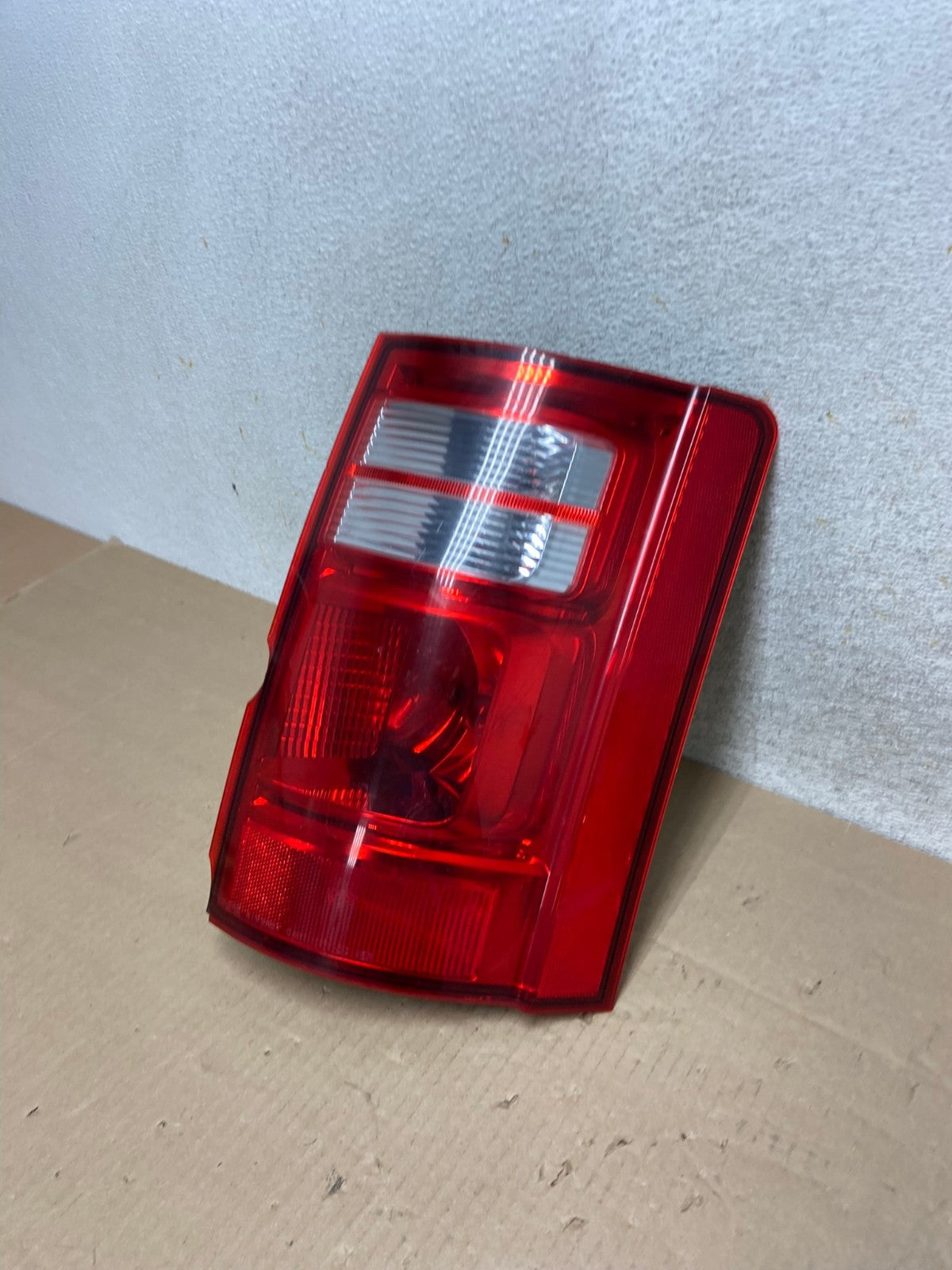 2008 2009 2010 Dodge Grand Caravan Right Passenger Rh Tail Light AI2155 LK1