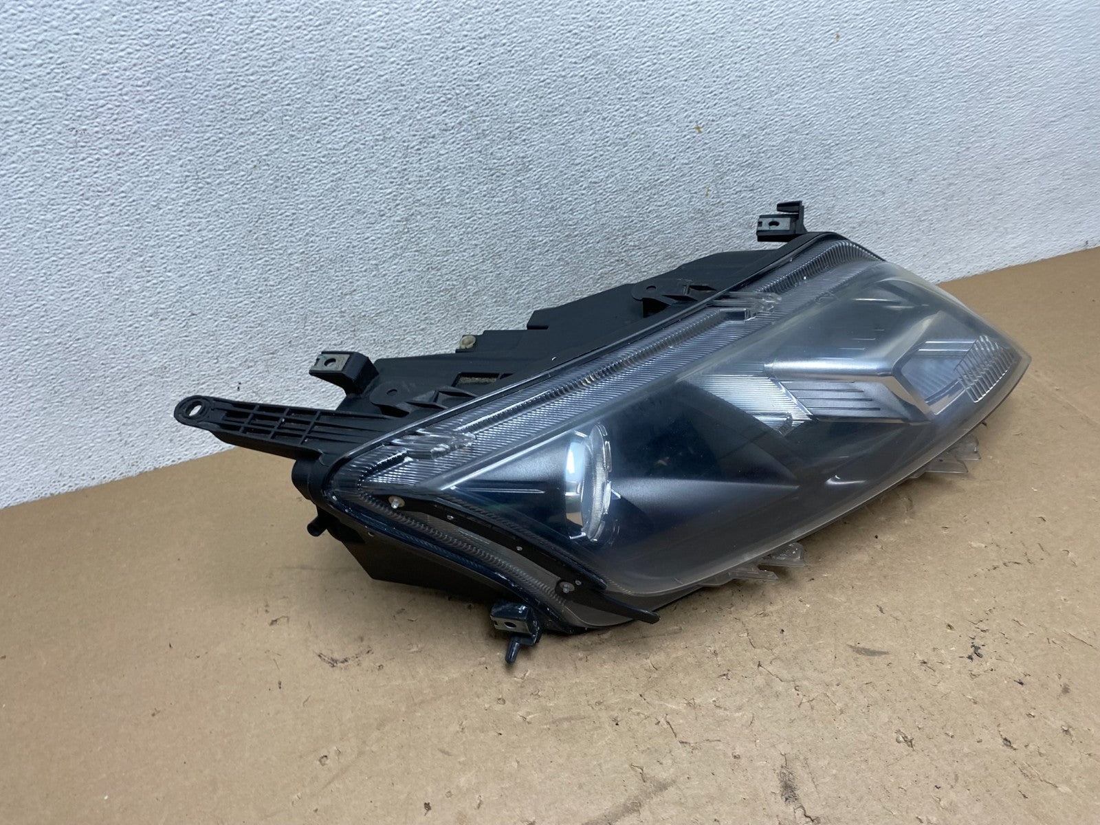 2010 2011 2012 Ford Fusion Right Passenger RH Headlight Halogen AG4365 DW2