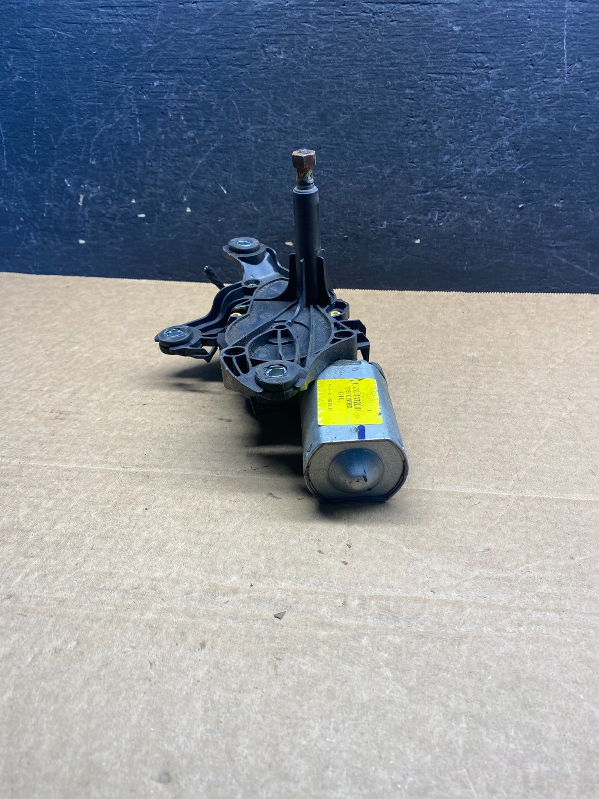2013 to 2019 Ford Escape Rear Windshield Wiper Motor af7617 DG2