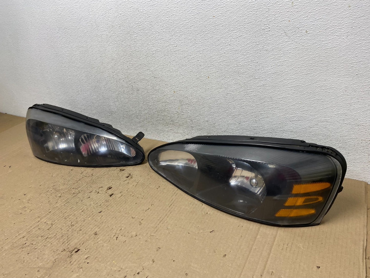 2004 to 2008 Pontiac Grand Prix Left+Right Side Black Headlights AF2874 DW1