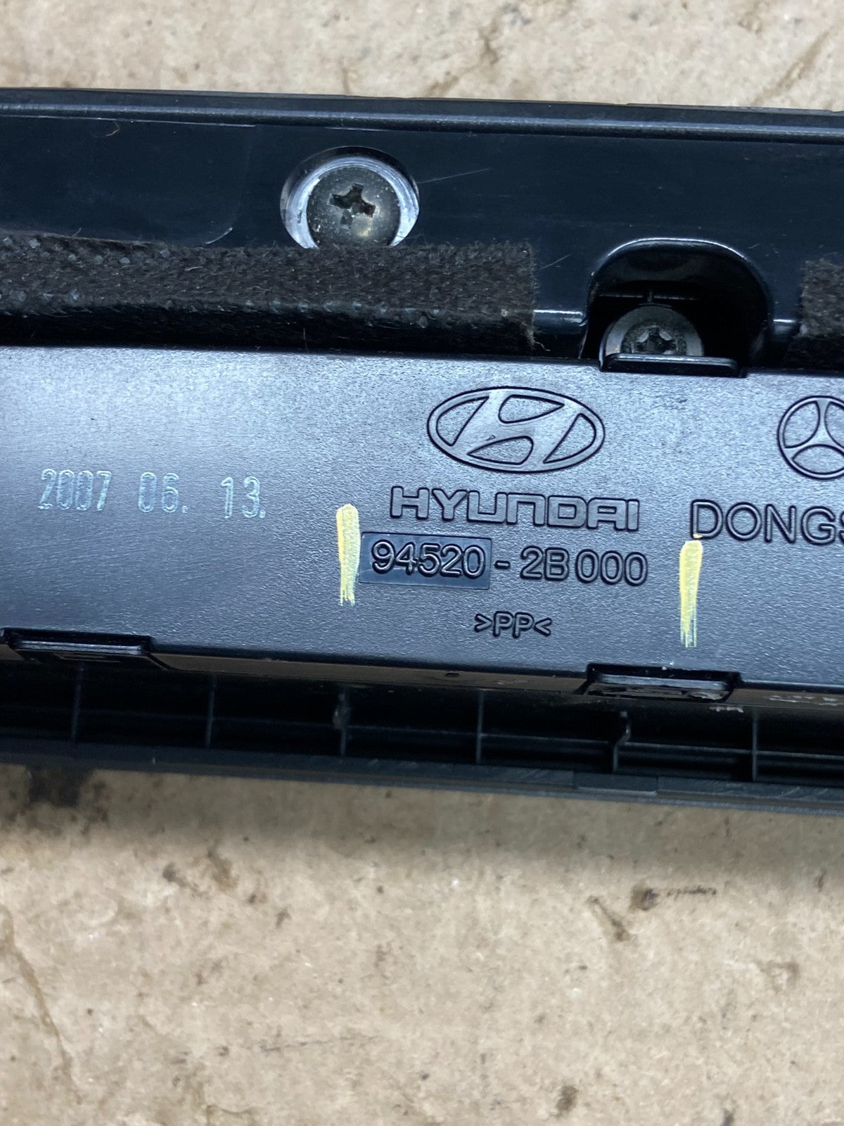 2007 to 2009 Hyundai Santa Fe Center Dashboard Radio Bezel Trim ac9234 DG5