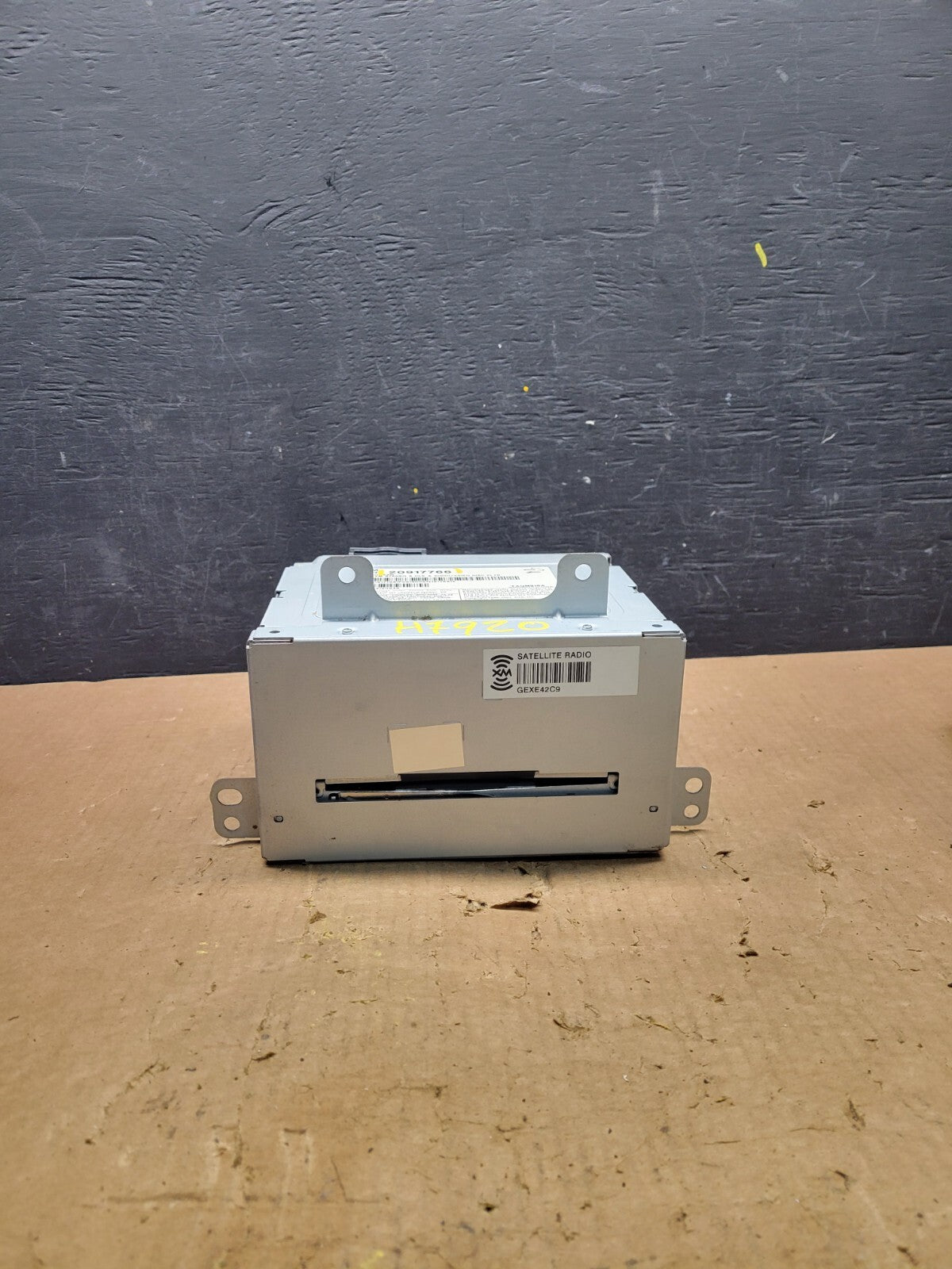 2010 to 2012 Cadillac SRX AM/FM/CD/MP3 Radio Head Unit Receiver H79200