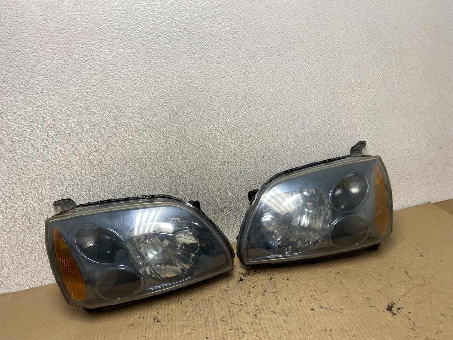 2004 to 2009 Mitsubishi Galant Left+Right Headlights Halogen AF7197 DW0