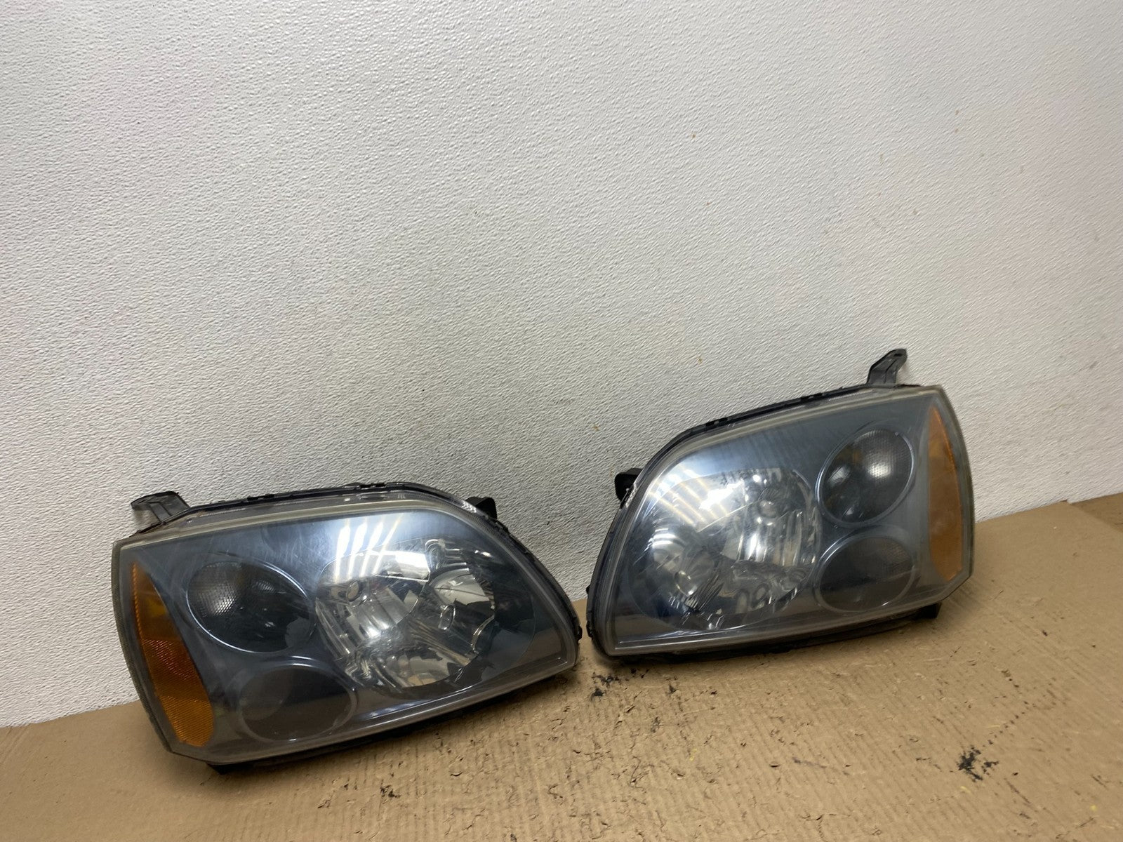 2004 to 2009 Mitsubishi Galant Left+Right Headlights Halogen AF7197 DW0