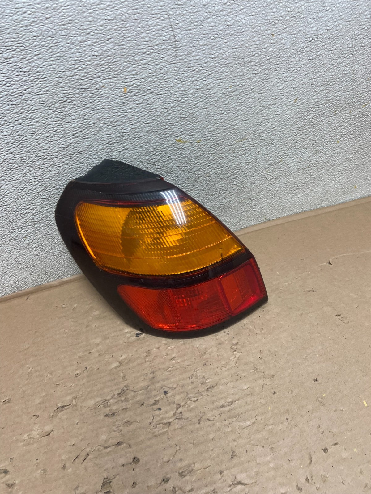 2001 to 2004 Subaru Legacy Outback Left Driver LH Tail Light AB0802 LK2