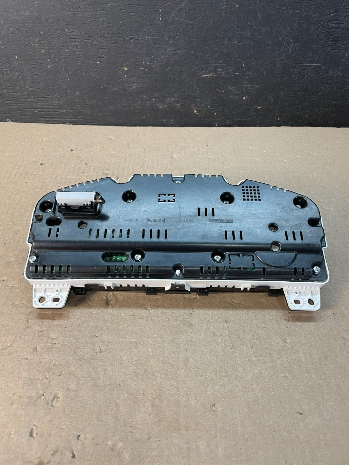 2013 Ford Taurus Speedometer Cluster Gauges DG1T-10849-GK AE3356 DG8