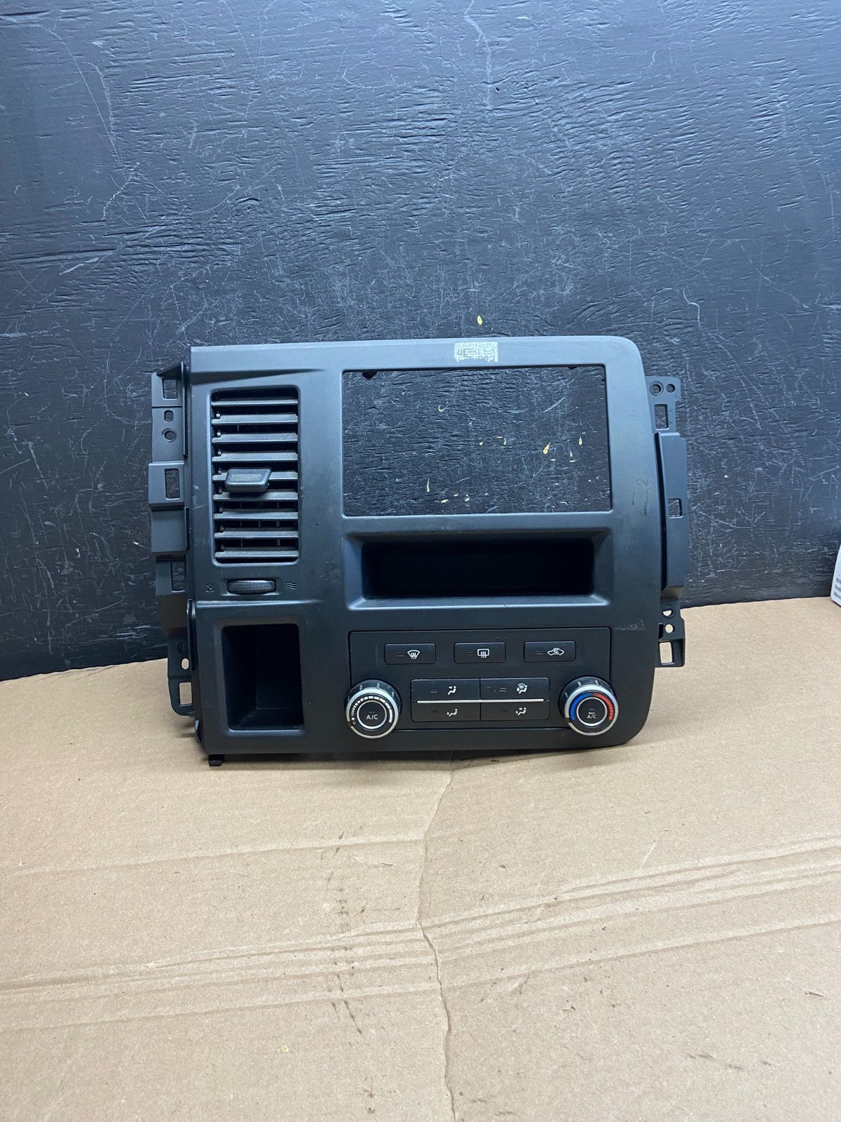 2012-2018 Nissan NV1500 Radio A/C Heat Temperature Climate Control AF1823 DG0