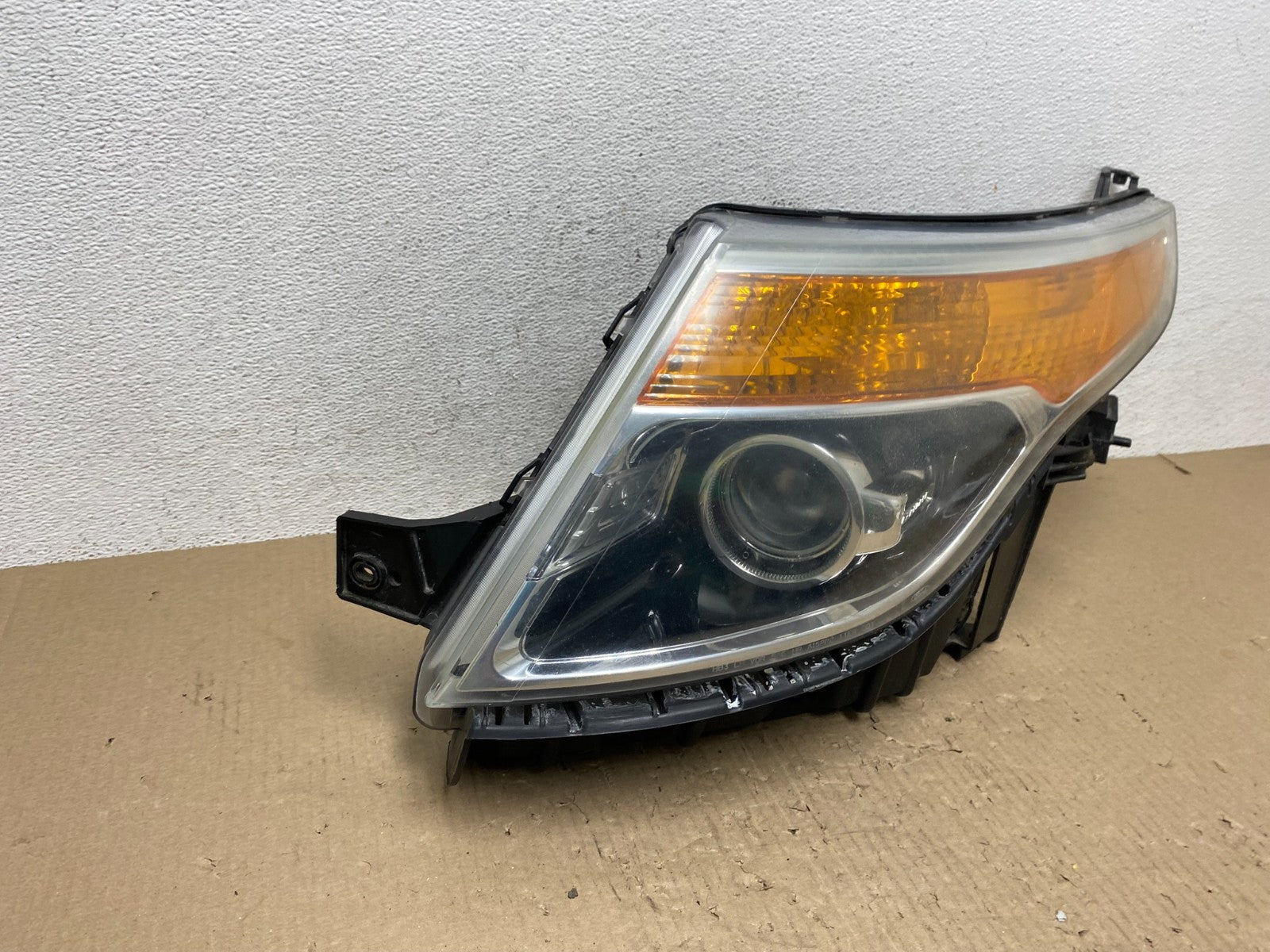 2011 to 2015 Ford Explorer Left Driver LH Halogen Headlight AE9748 DW2