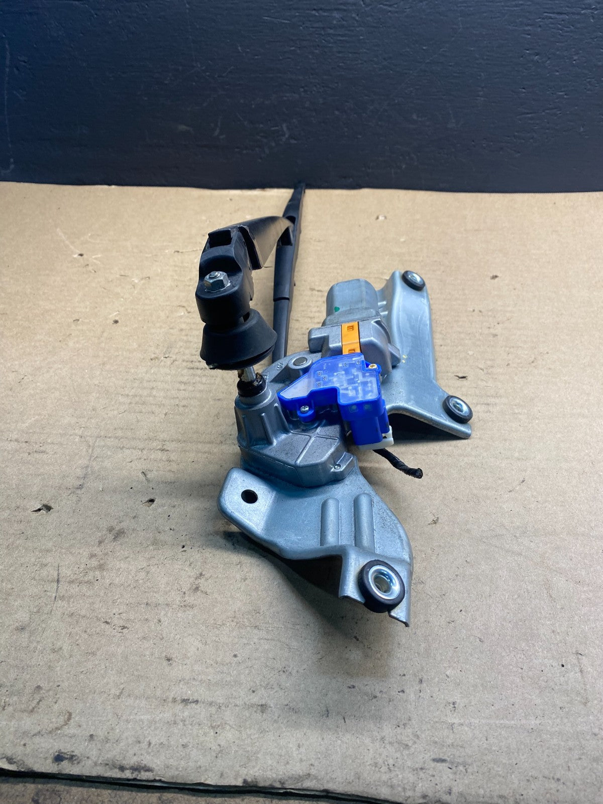 2010 to 2013 Subaru Forester Rear Windshield Washer Wiper Motor AB71954