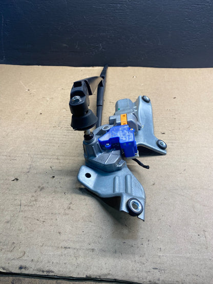 2010 to 2013 Subaru Forester Rear Windshield Washer Wiper Motor AB71954