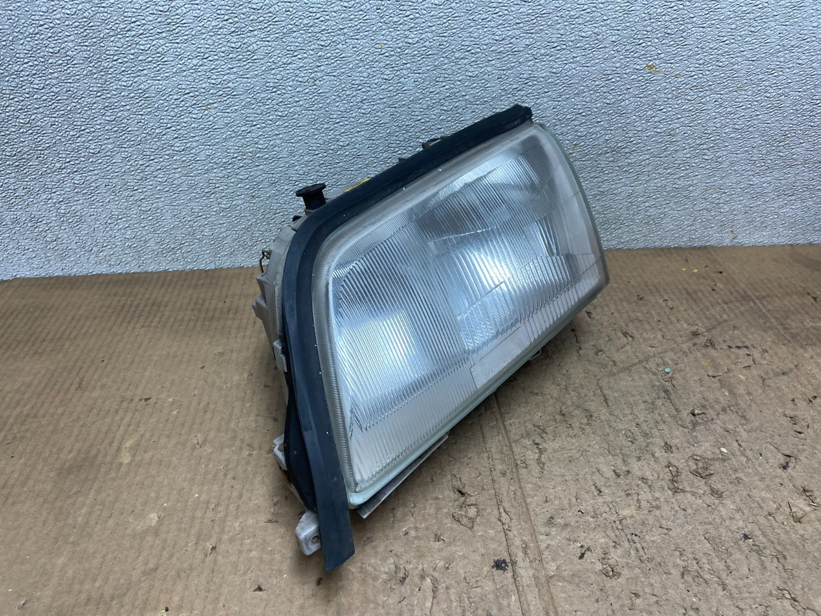 1994-1996 Mercedes C C230 W202 Front Left Driver LH Side Headlight AA8439 DW2