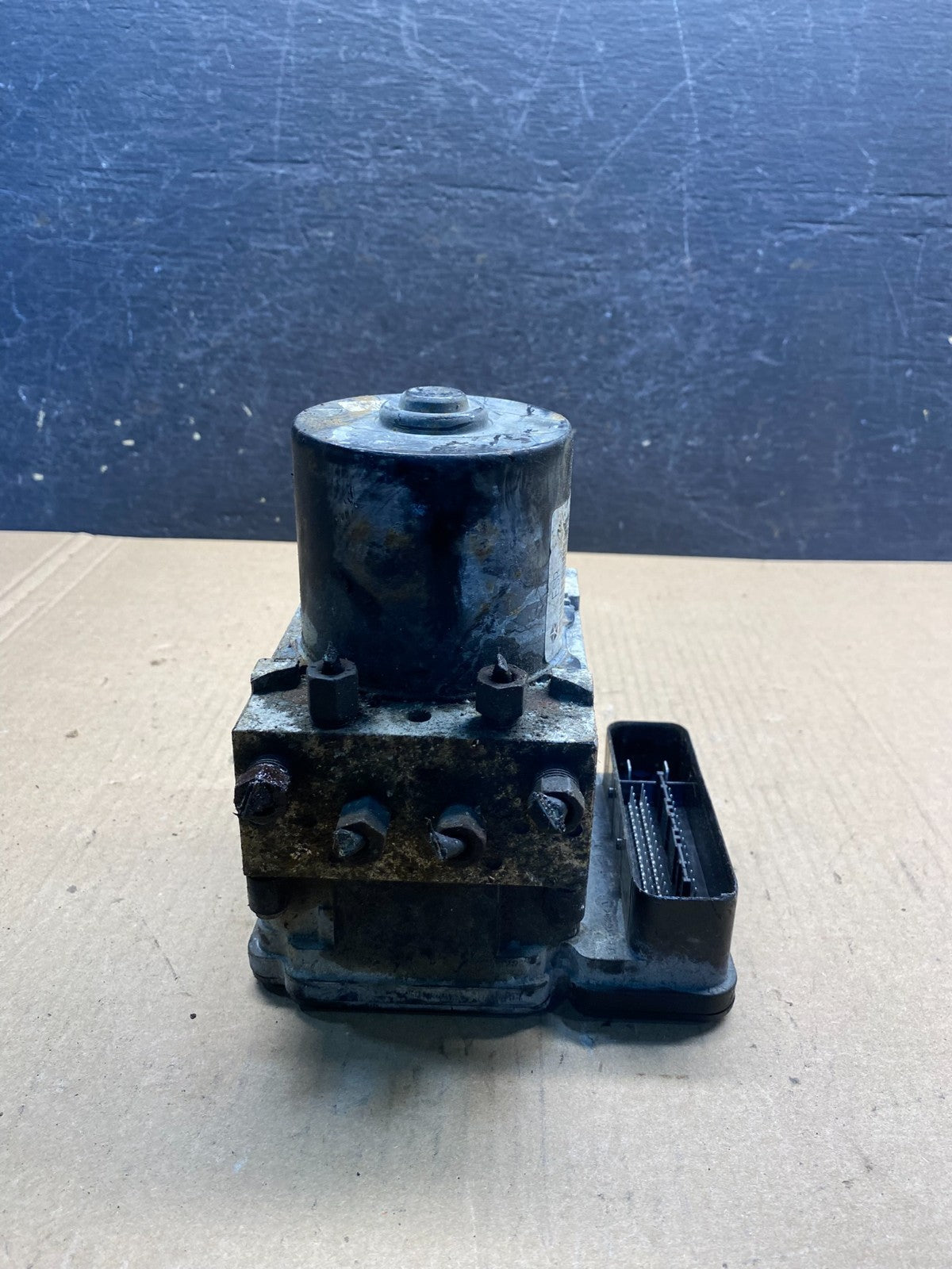 2013 to 2016 Dodge Ram 1500 ABS Anti Lock Brake Pump AH3190 DG2