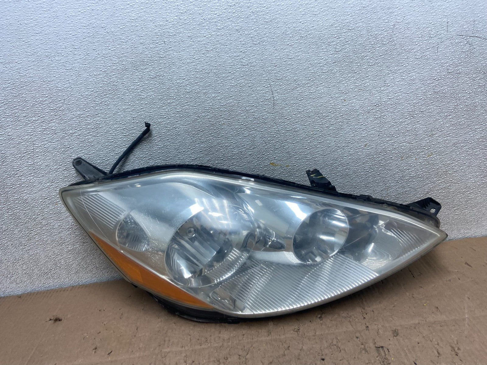 2006 to 2010 Toyota Sienna Right Passenger Rh Side Headlight Halogen Y4963 DW0