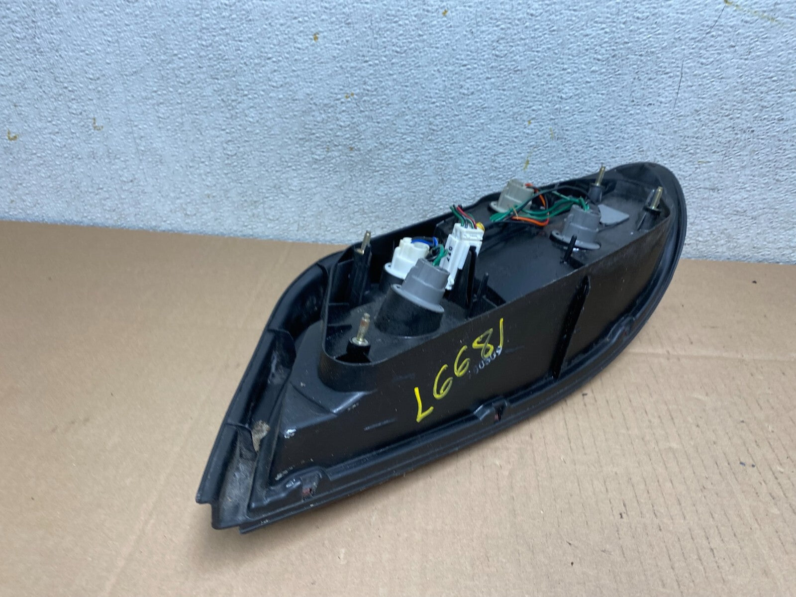 1996 1997 1998 Hyundai Elantra Sedan Left Driver LH Tail Light Oem L6681 DW6