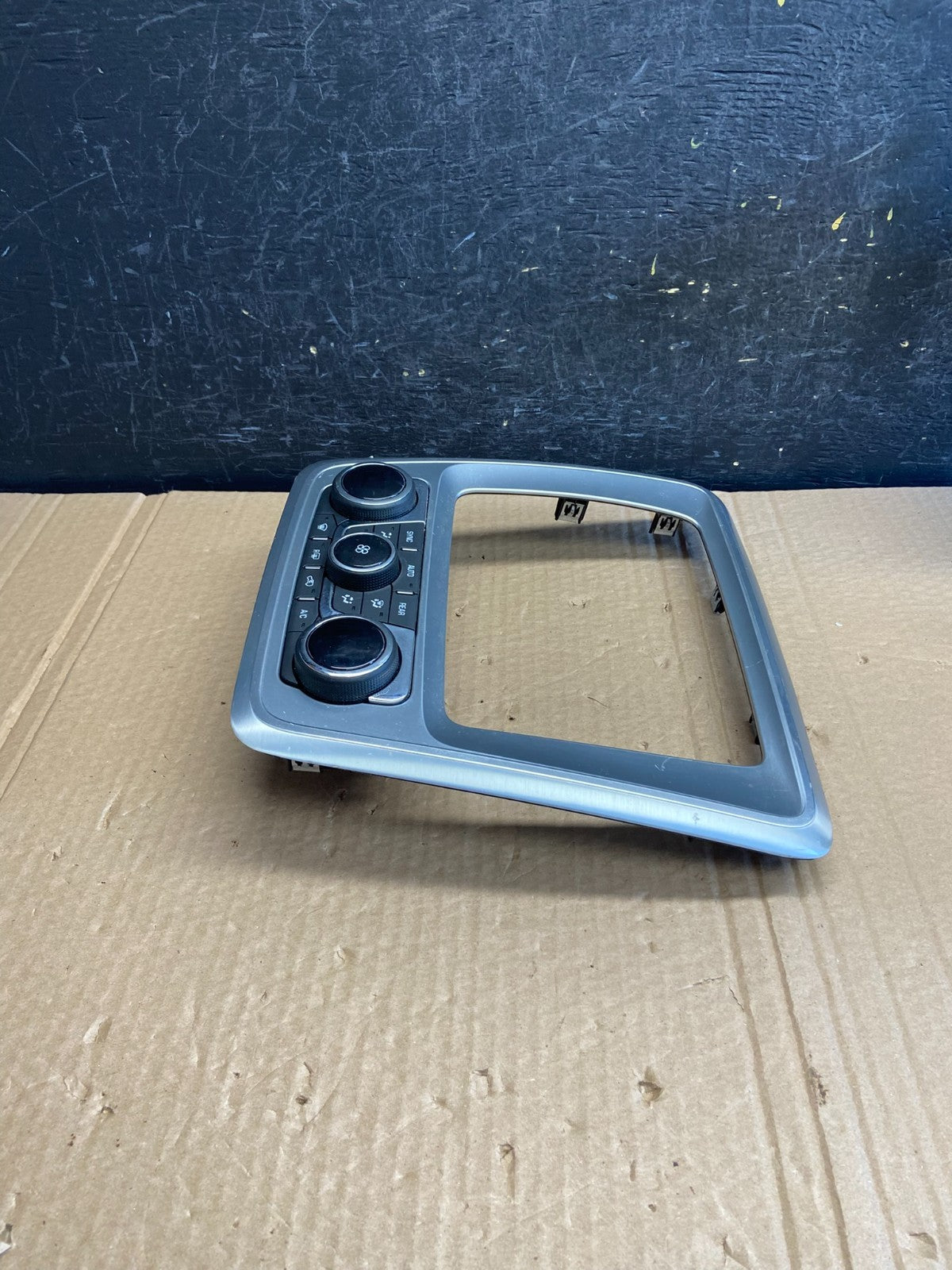 2013 - 2016 GMC Acadia A/C Heater Climate Control Radio Panel Bezel OE AF6171 DG2