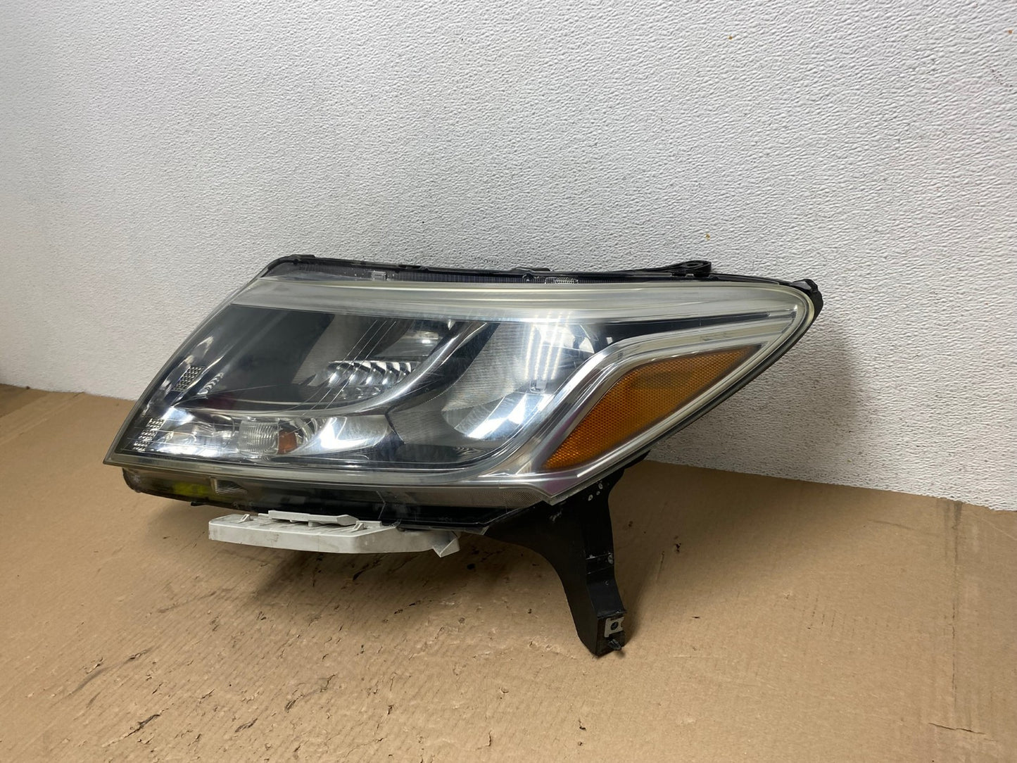 2013 to 2016 Nissan Pathfinder Left Driver LH Headlight Halogen AE8826 LK1