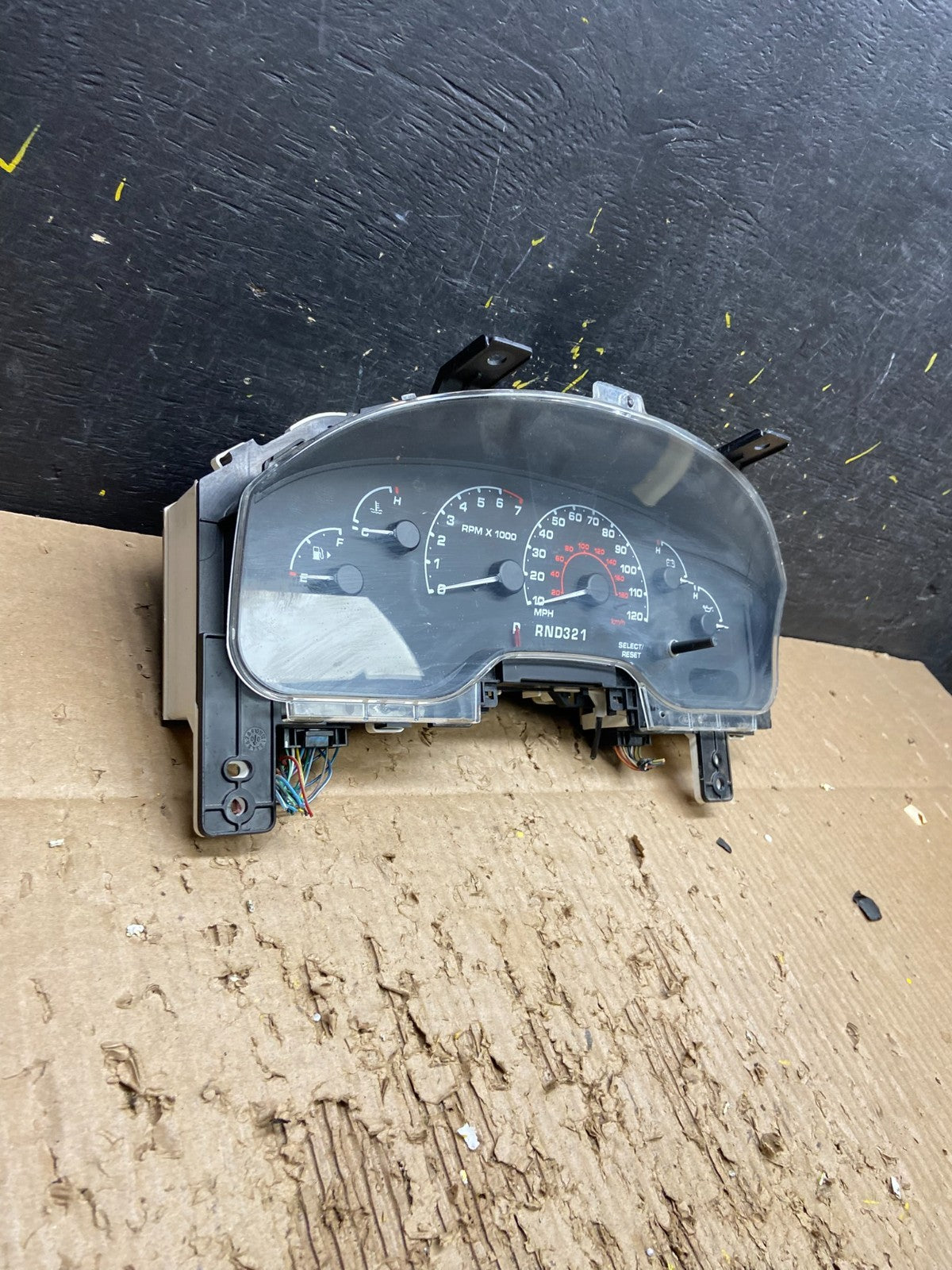 2002 Ford Explorer Speedometer Cluster Gauge OEM V7755 DG1