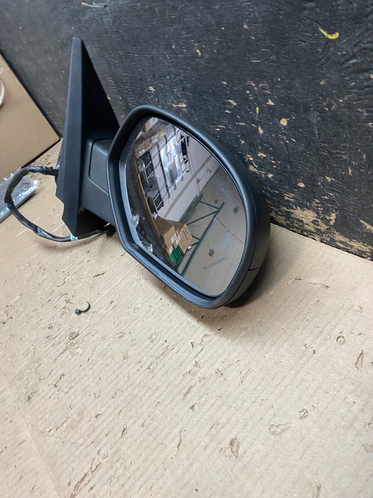 2010-2014 Chevrolet Tahoe Silverado Suburban Right Turn Signal Mirror X8011 DG11