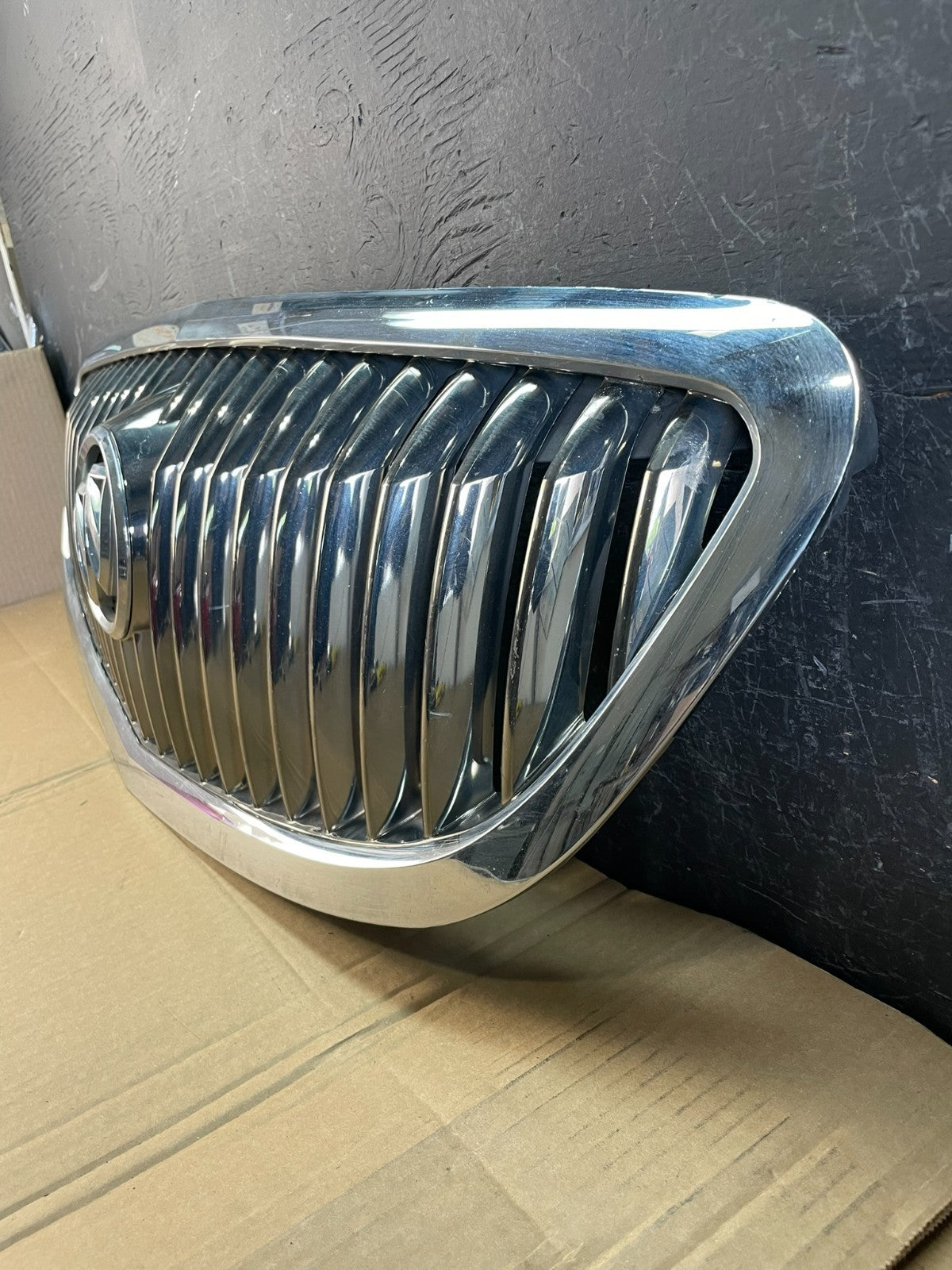 2008 to 2012 Buick Enclave Front Upper Grill Grille AC5278 DG1