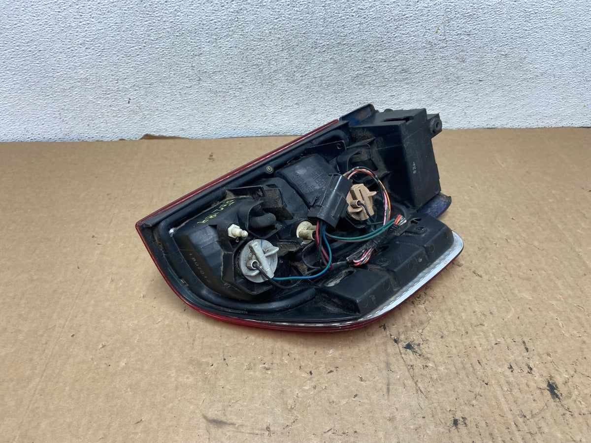 2000 to 2004 Isuzu Rodeo Right Passenger RH Side Tail Light AG21894