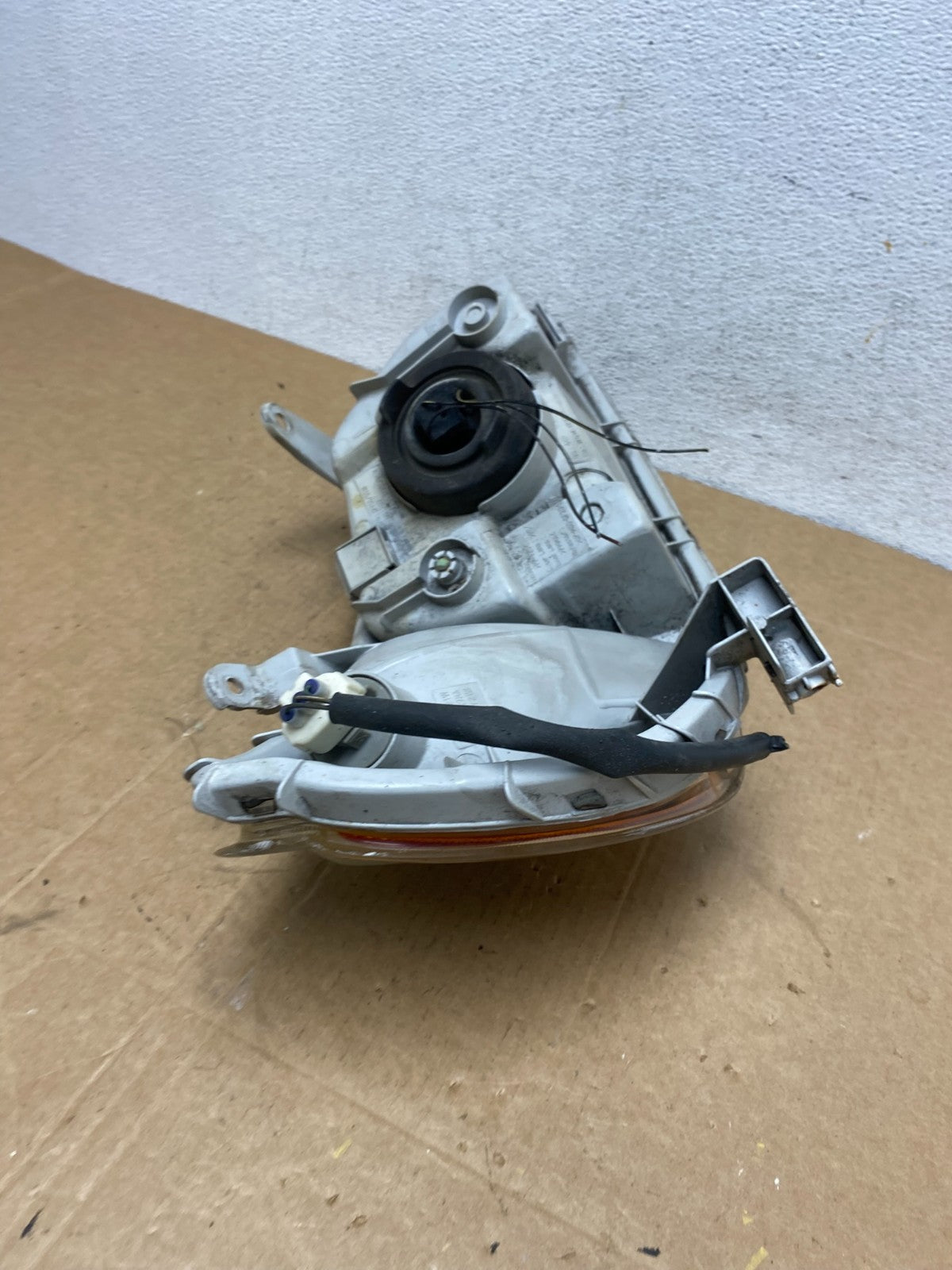 2000 2001 2002 Toyota Echo Left Driver LH Side Headlight AD6101 DW7