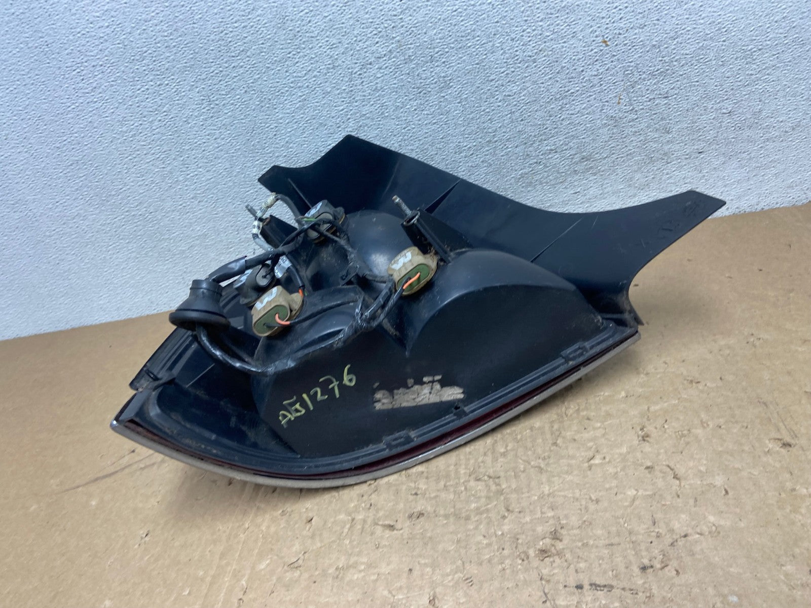 1998-2003 Ford Crown Victoria Right Passenger Rh Side Tail Light AG1276 LK7