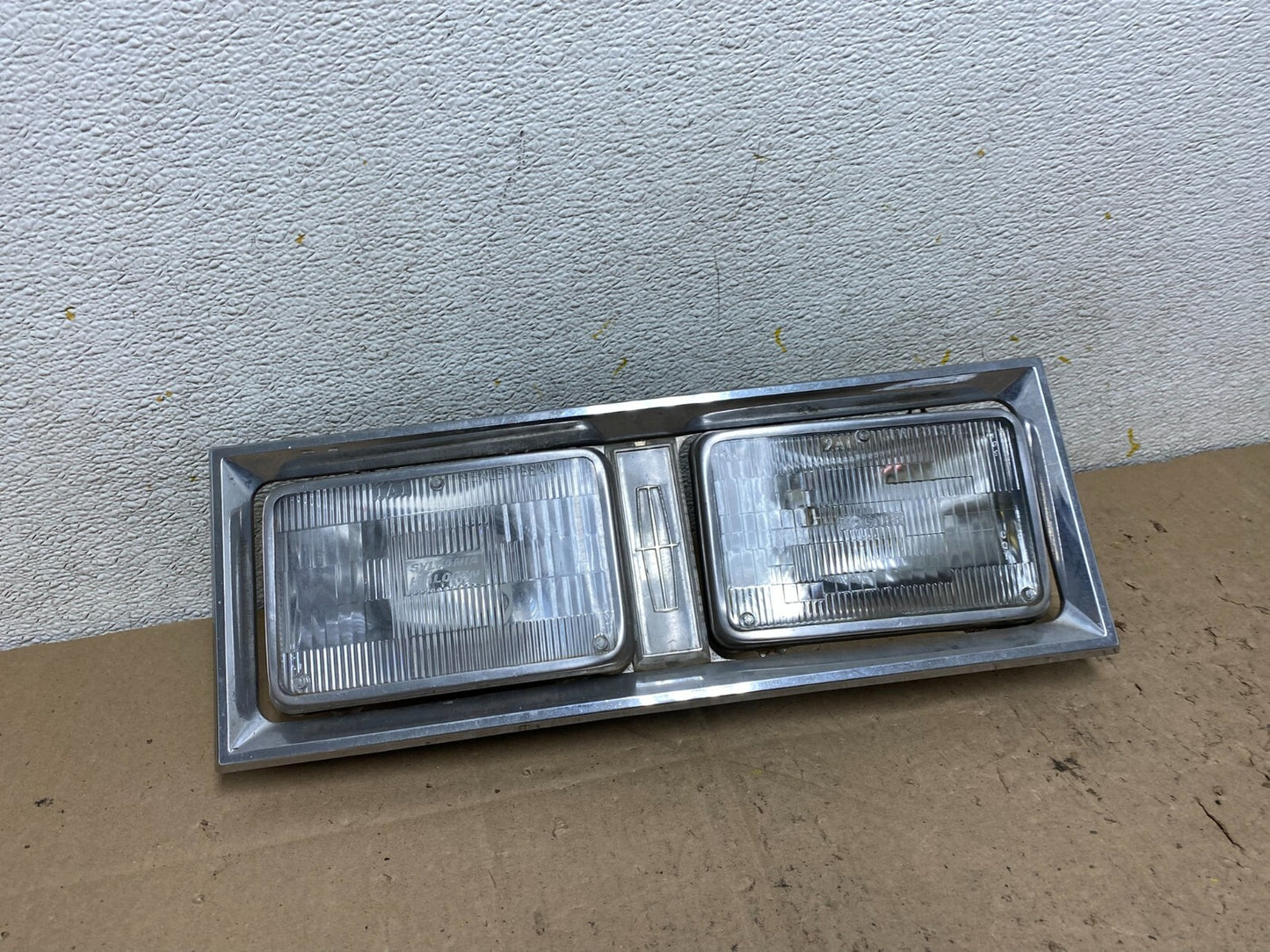 1980 to 1989 Lincoln Town Car Left Or Right HeadLight E0VB-130520-AH N39600