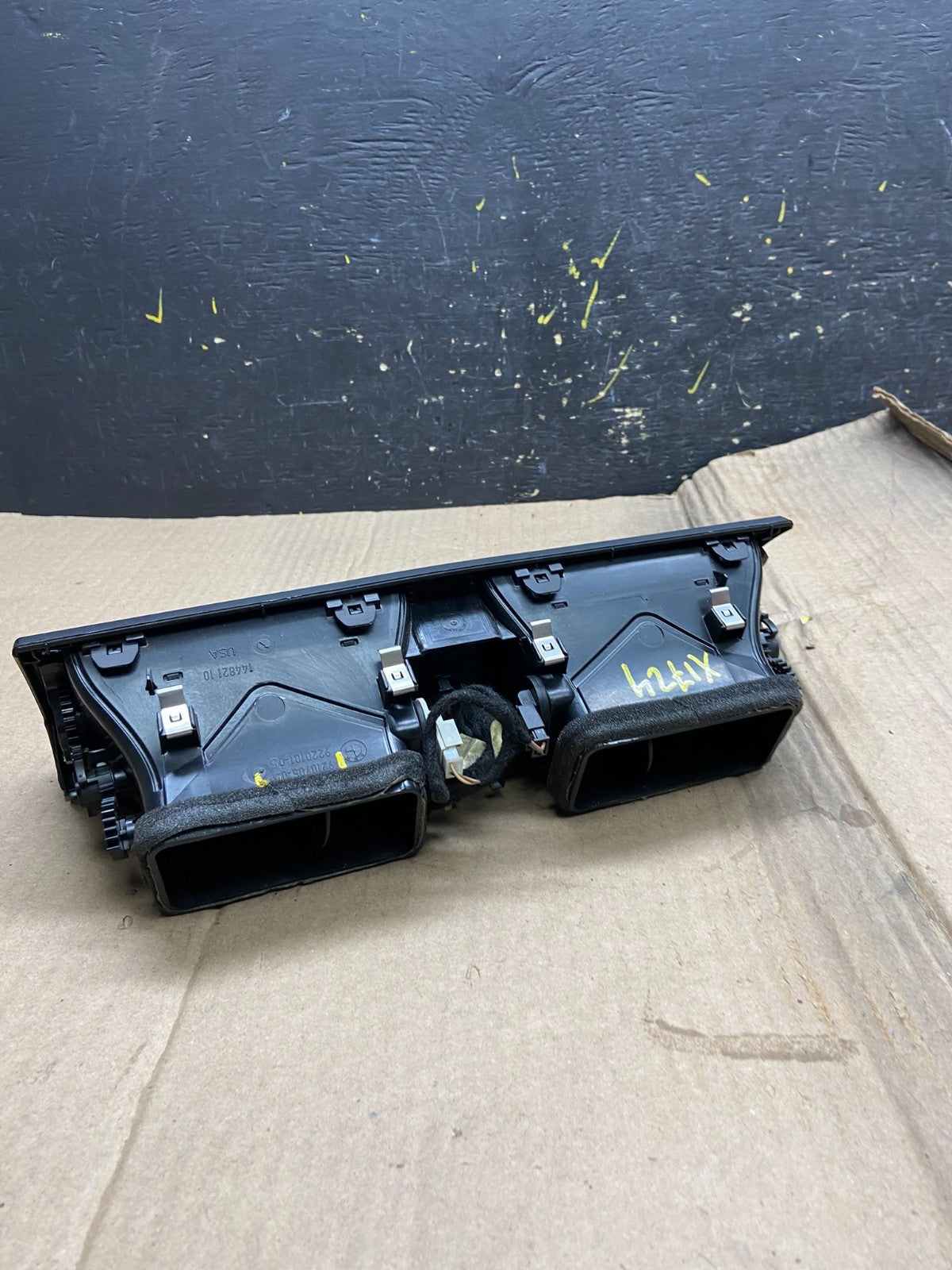 2007 to 2013 BMW X5 X6 Center Console Dash Air Vent OEM X1724 DG3