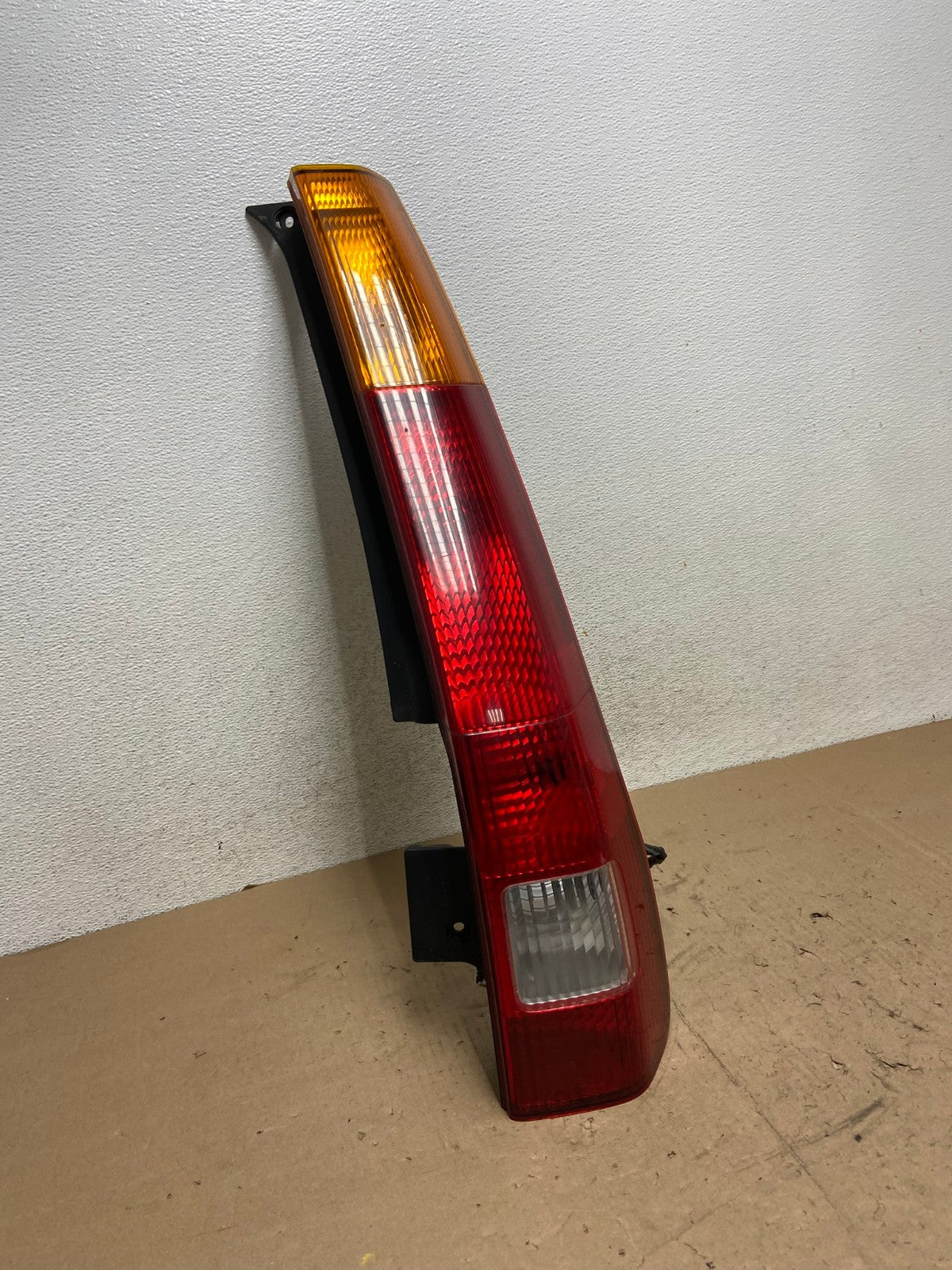 2002 - 2004 Honda Crv Cr-v Right Passenger Rh Side Tail Light AG5531 LK2
