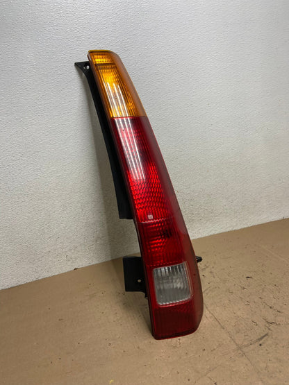 2002 - 2004 Honda Crv Cr-v Right Passenger Rh Side Tail Light AG5531 LK2
