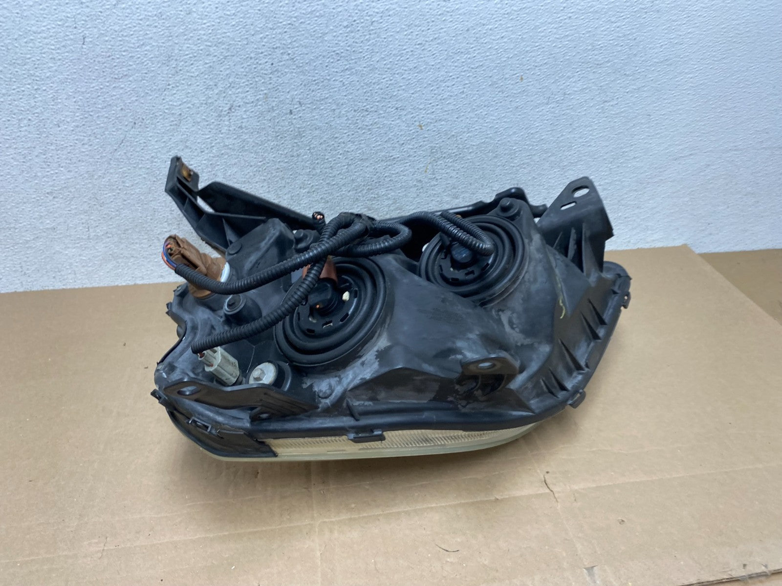 2005 to 2007 Ford Five Hundred Halogen Right Passenger Side Headlight AE4905 DW5