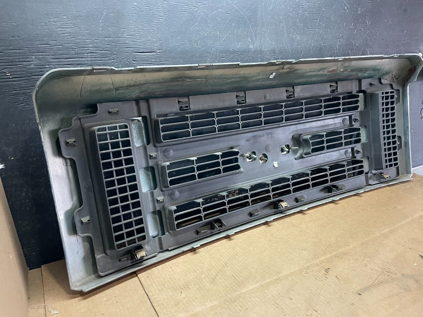 2008 to 2014 Ford Econoline E150 E250 Front Upper Chrome Grill Grille aa9104 DG9
