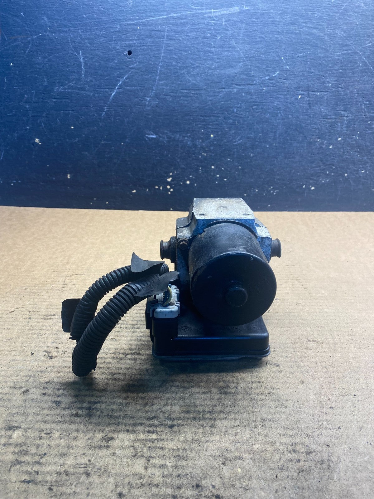 2004-07 Chevrolet Express ABS Pump Control OEM 13567136 Module AA1771  DG1