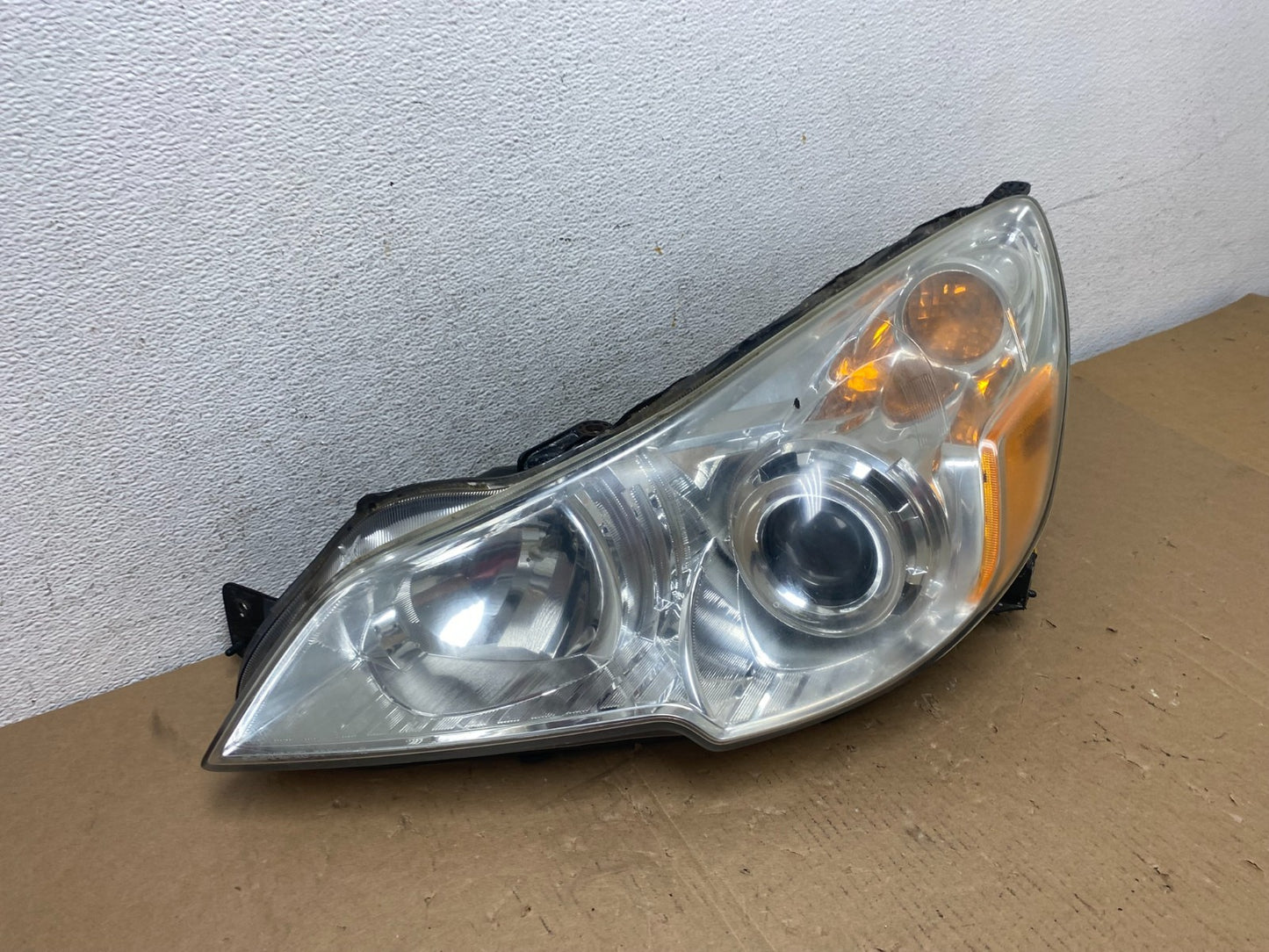 2010 2011 2012 Subaru Legacy Outback Left Driver Halogen Headlight AD7970 DW2