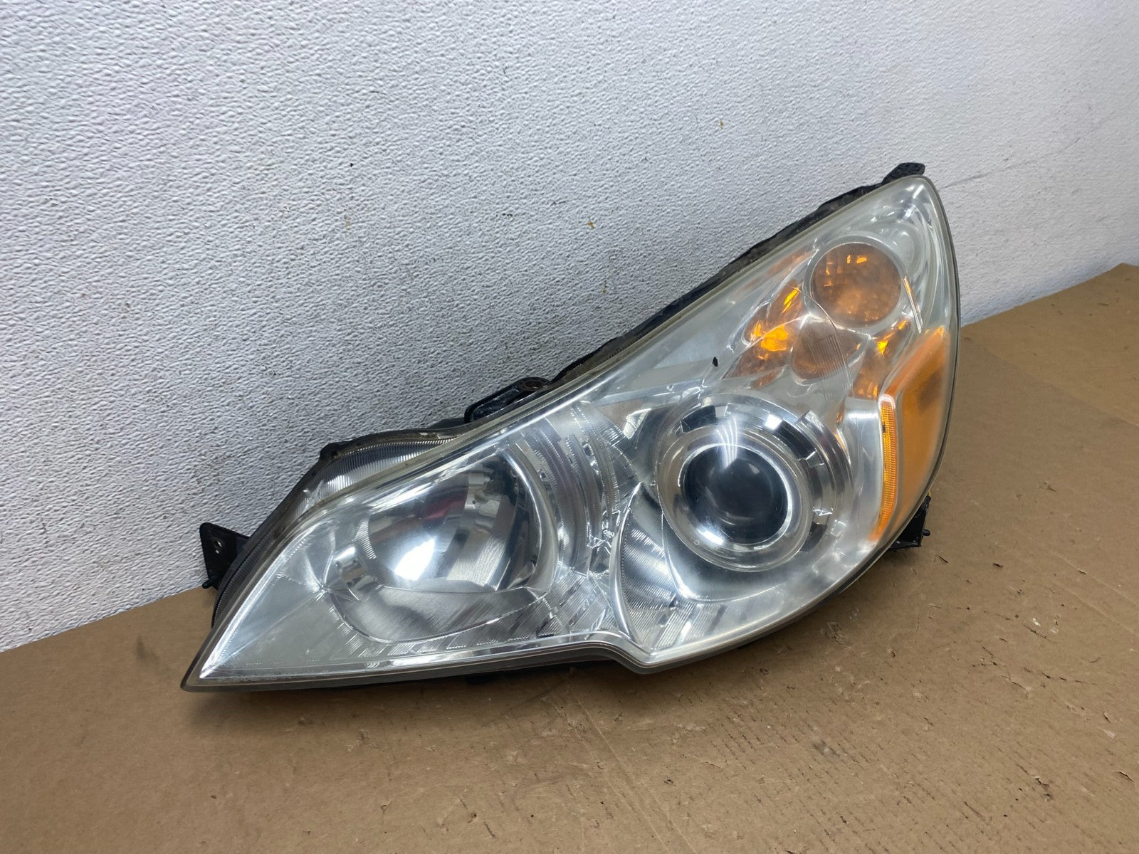 2010 2011 2012 Subaru Legacy Outback Left Driver Halogen Headlight AD7970 DW2
