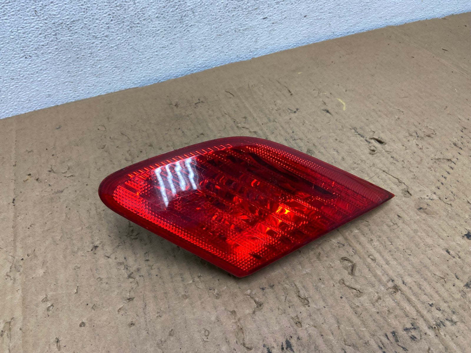 2003 to 2004 Toyota Avalon Right Passenger RH Inner Tail Light AD2539 LK2