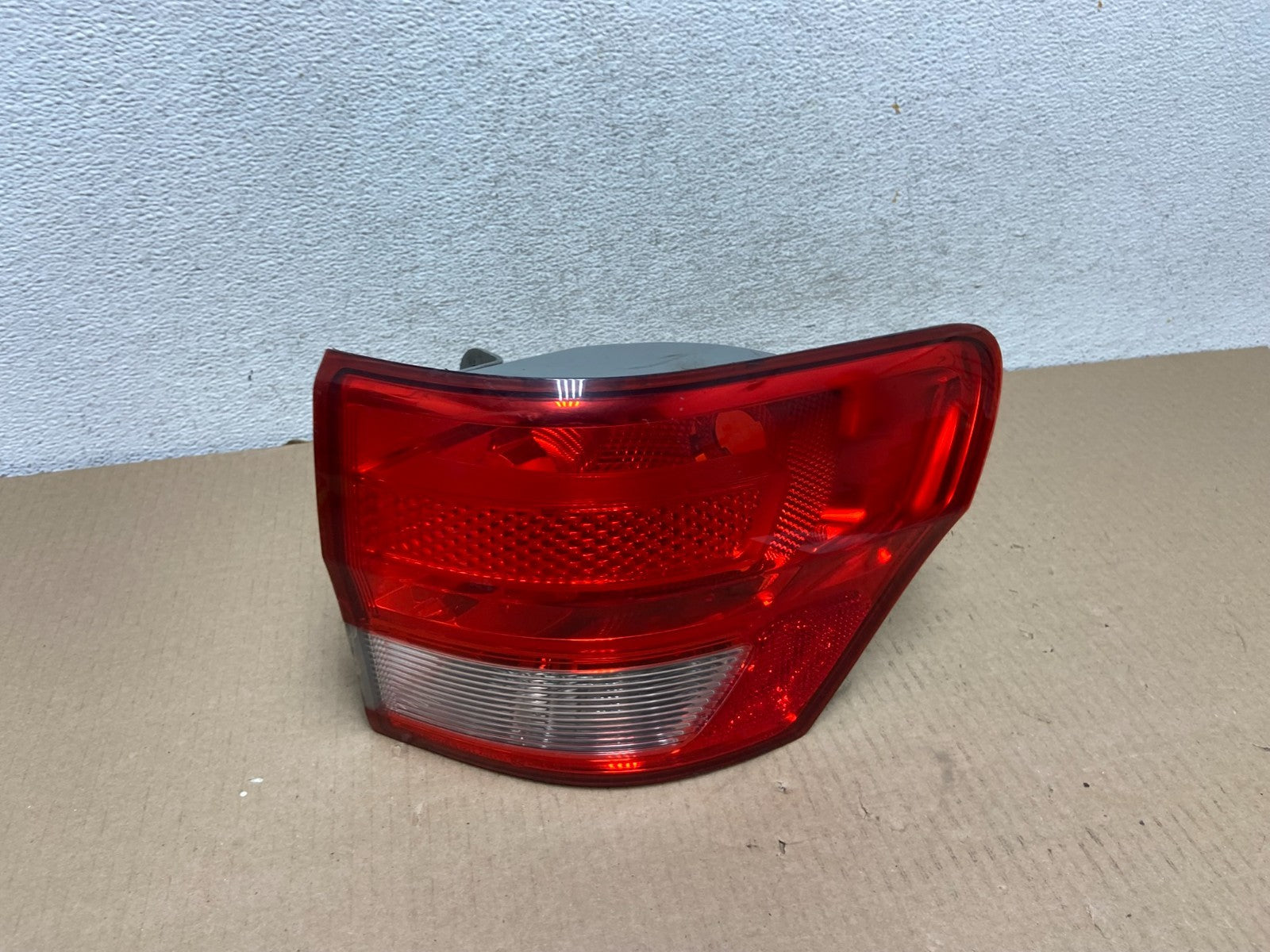 2011-2013 Jeep Grand Cherokee Right Passenger Side Rh Tail Light AG5850 DW0