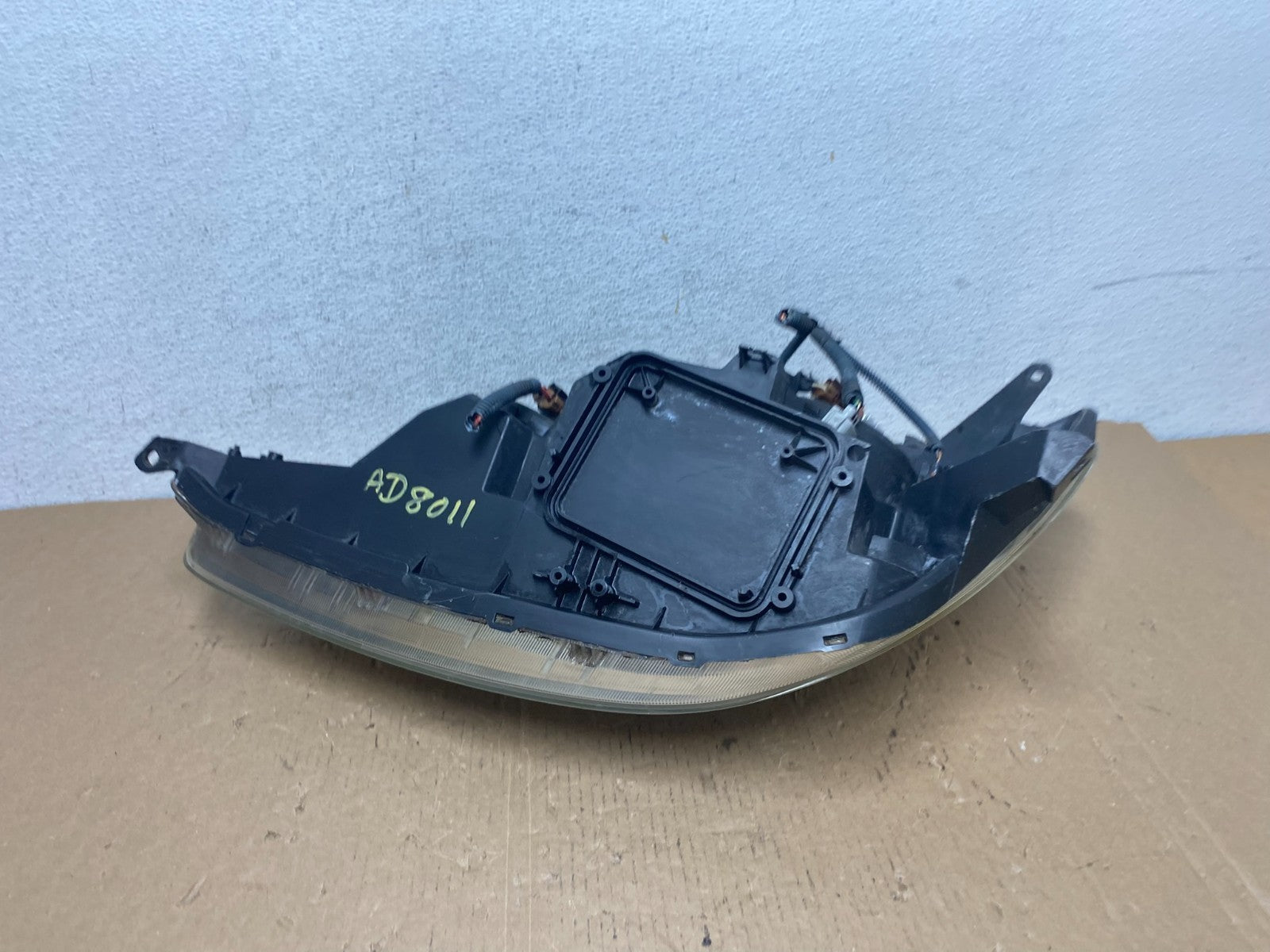 2004-2005 Toyota Sienna Right Passenger Halogen Headlight AD8011 DW7
