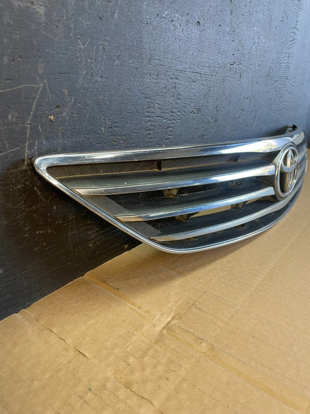 2005 to 2006 Toyota Camry Front Upper Grill Grille AC9704 DG2