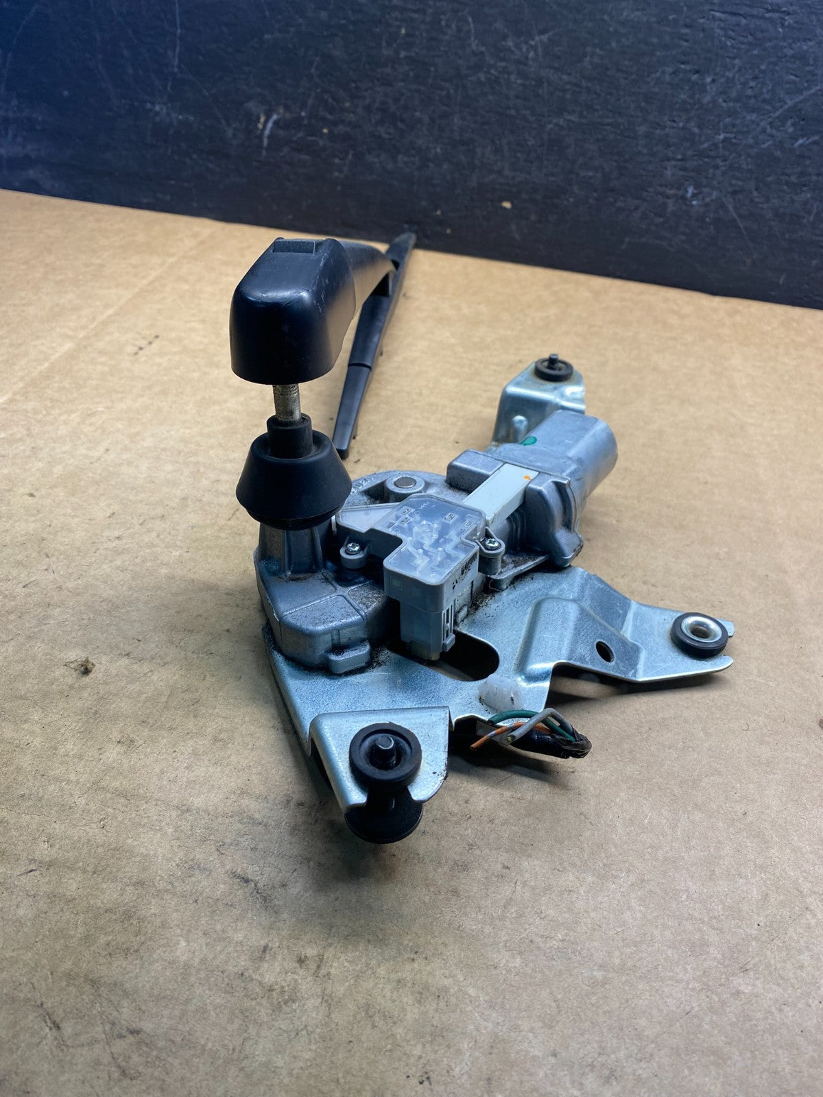 2011 to 2013 Infiniti QX56 QX80 Rear Wiper Motor ad7509 DG4