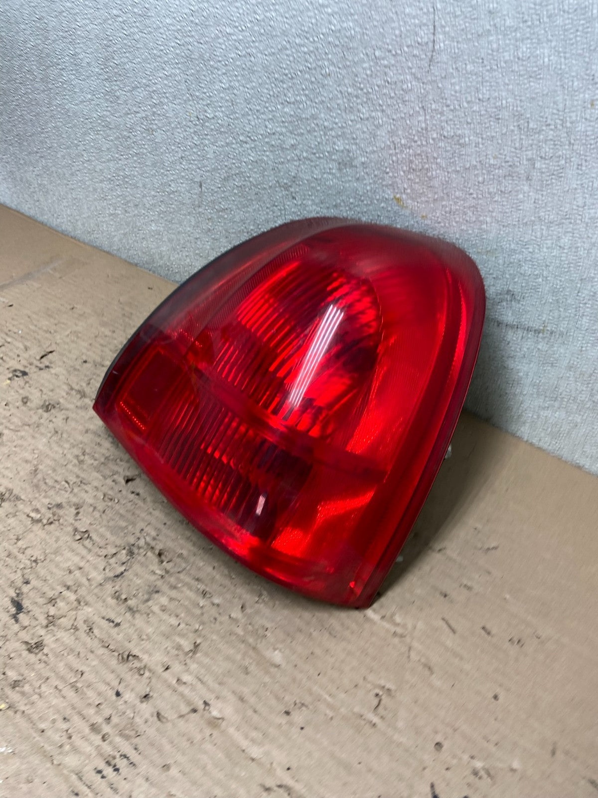 2003 to 2011 Lincoln Town Car Right Passenger Rh Tail Light AA9821 LK1