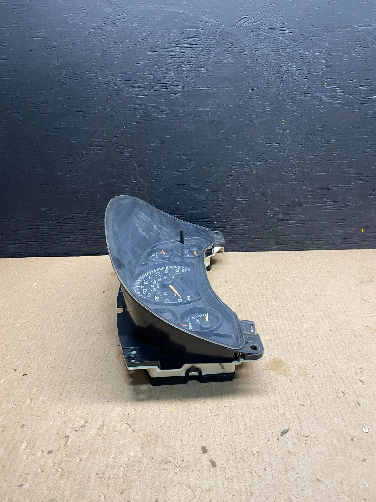 2004 to 2007 Chevrolet Express Speedometer Cluster Gauge E2135 PS1