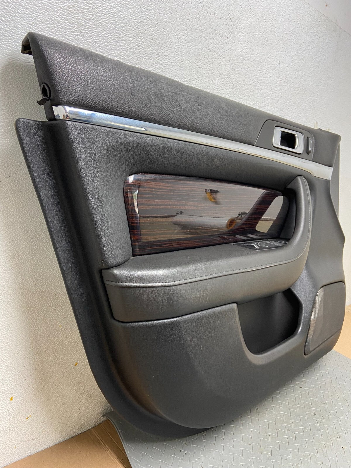 2010-2012 Lincoln MKS Left Driver Side Front Door Interior Trim Panel C0994 OEM2
