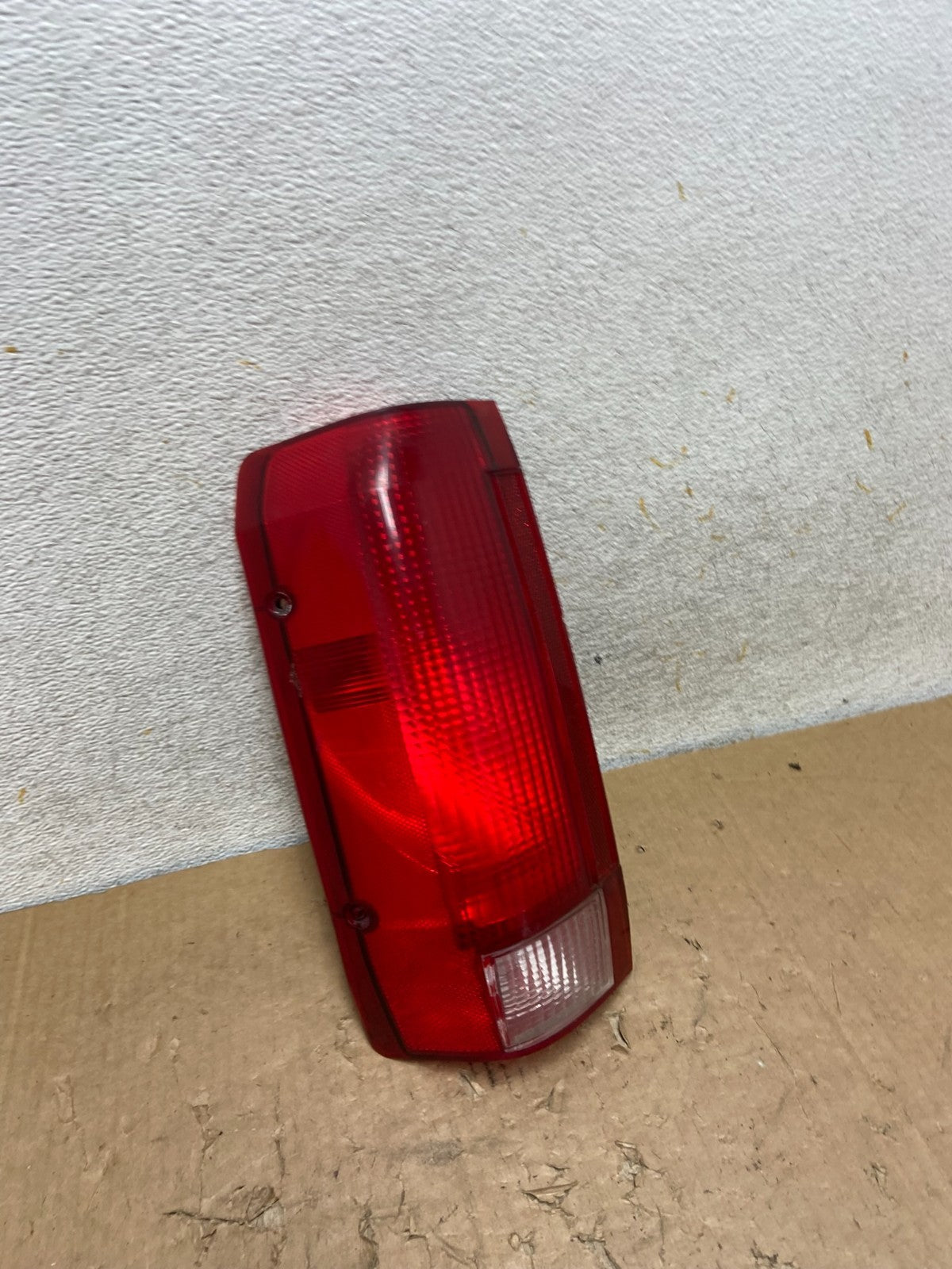 1989 to 1996 Ford F150 F-150 Left Driver LH Side Tail Light AI9313 DW2