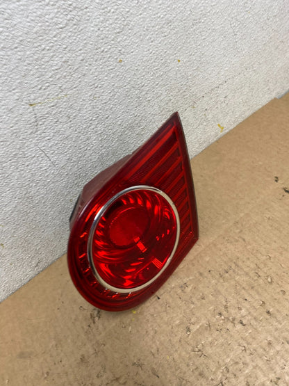 2004 2005 2006 Kia Amanti Right Passenger Side Tail Light Inner OEM L8735 DW2